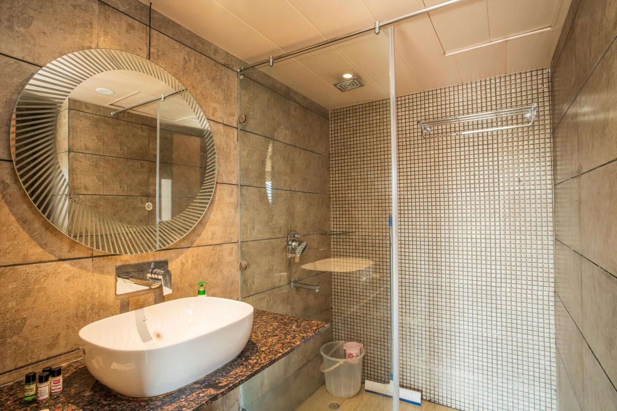 Luxury Aloha Apartments, Rishīkesh Eksteriør billede